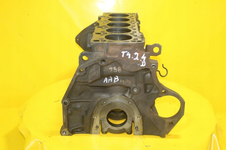 фото №6, Блок  двигуна volkswagen transporter t4 caravelle 2.4 d abb 074103021