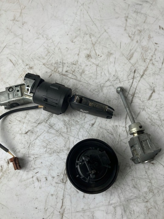 фото №5, Замок зажигания заливная горловина вставка ключ 208 36454600