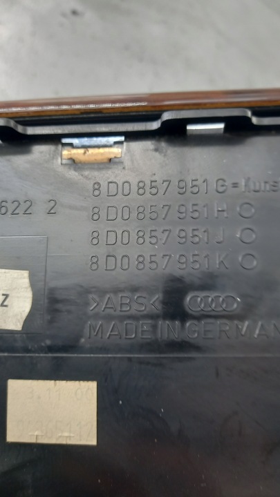 фото №4, Попільничка audi a4 b5 01r універсал 8d0857951