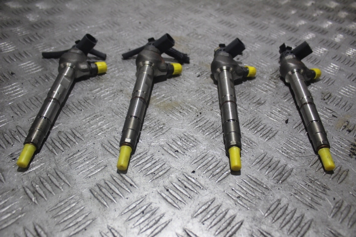 фото №1, Форсунка інжектор volkswagen caddy iv 2.0tdi