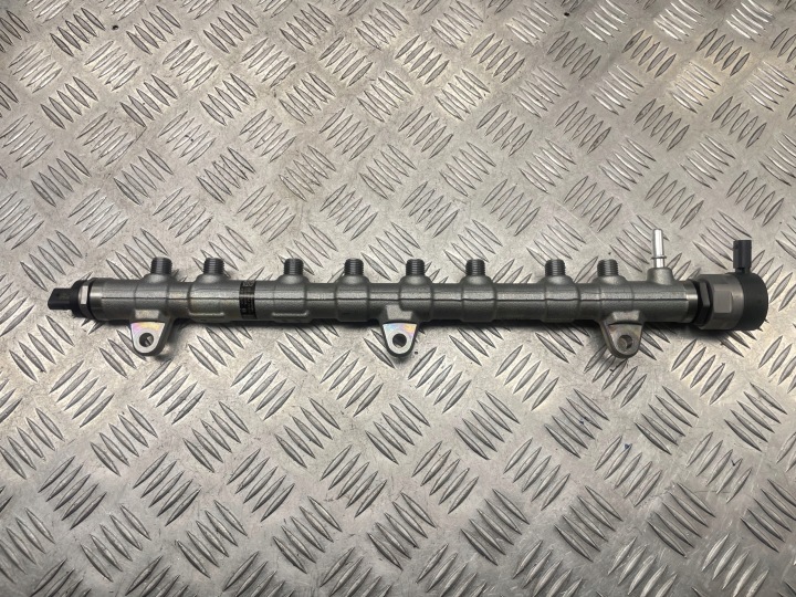 фото №13, Bmw (oem) 8599210 8599201 8599216 x5 g05 x7 g07 форсунки насос молдинг комплект