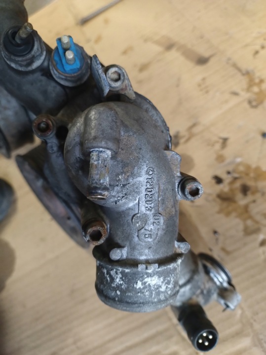 фото №4, Водяной насос термостат mercedes w140 cl140 6.0 600 v12 оригинал
