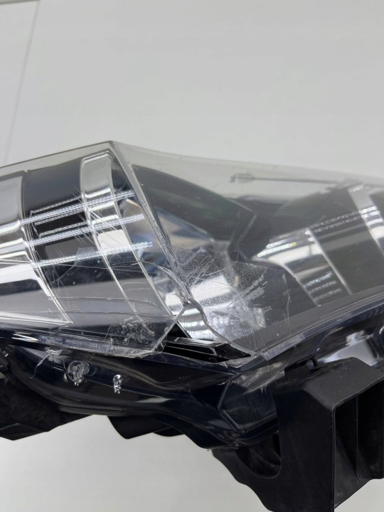 фото №14, Toyota corolla e16 права фара led європа 81110-02e71