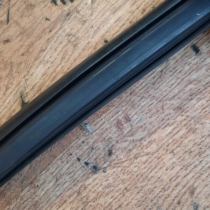 фото №6, Iveco daily 2010 прокладка скла права перед