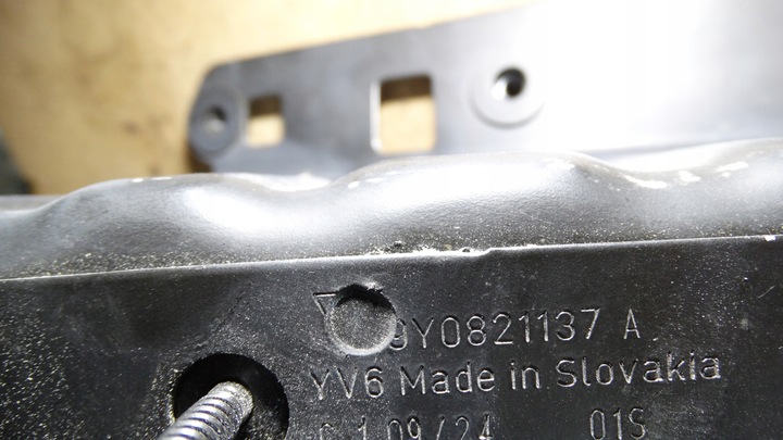 фото №9, Porsche cayenne iii кронштейн крепление крыльев левая перед 9y0821137a