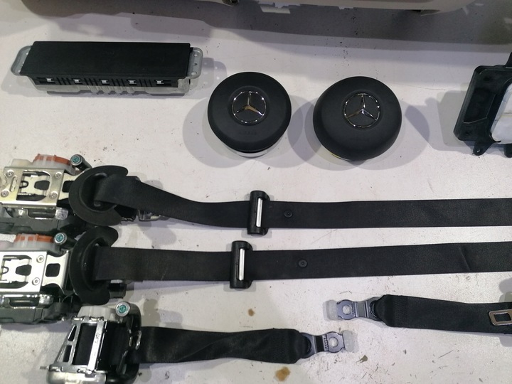 фото №7, Mercedes glb x247 панель консоль подушка безопасности ремни