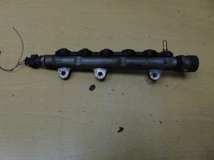 фото №7, Топливная рейка датчик opel vivaro 2.0 cdti dci 0445214155 h8200610770