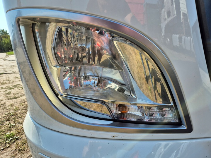 фото №1, Фара лампа права jak нова daf xf 106 євро 6