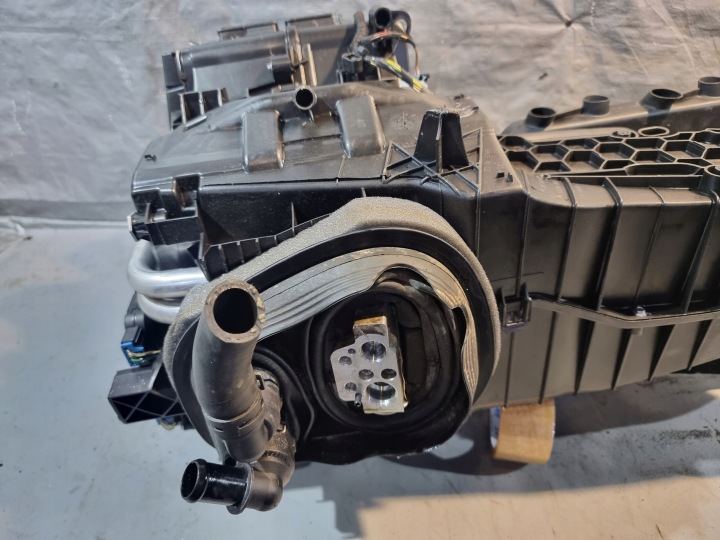 фото №9, Обігрівач oem номер 5k1820003aq vw golf vi 10r
