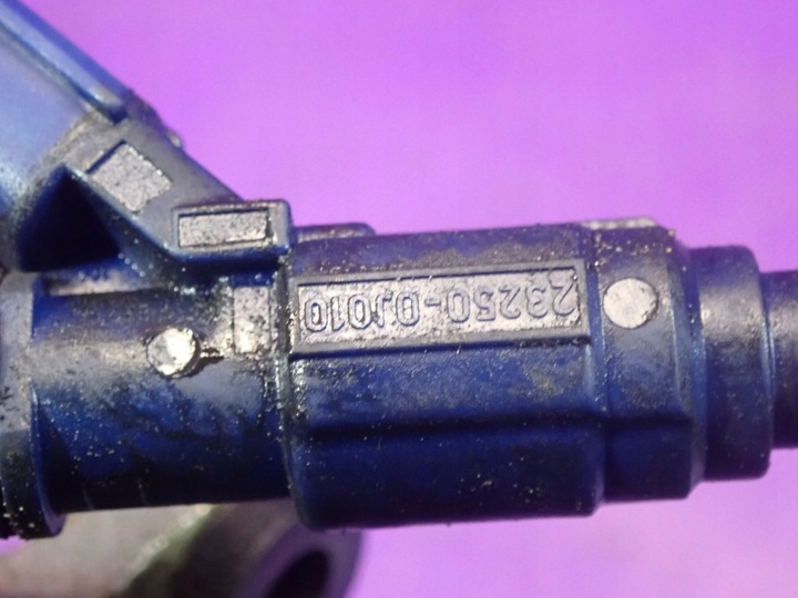 фото №12, Toyota yaris i 03-05 1.0 планка вприскувальний 23250-0j010