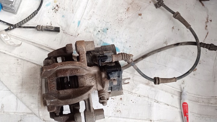 фото №1, Bmw i3 суппорт тормозной левый зад