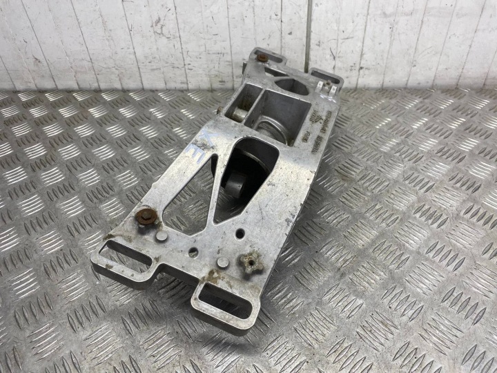 фото №10, Кронштейн подушка коробки коробка передач jaguar xe gx735060ac gx736a026ac