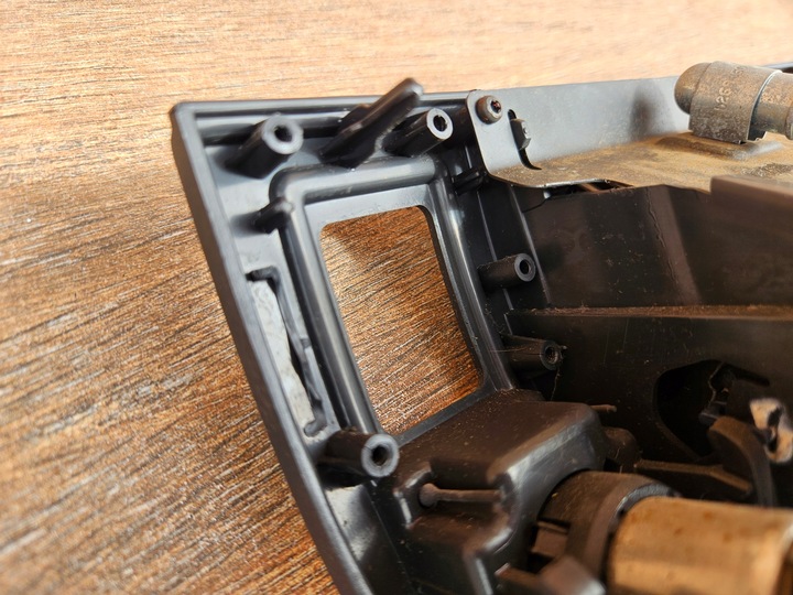 фото №7, Jeep grand cherokee wj 99-04r попільничка пошкоджені заскочки