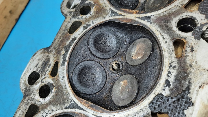 фото №6, Головка двигателя 1001773006 volvo s60 v70 2.4b