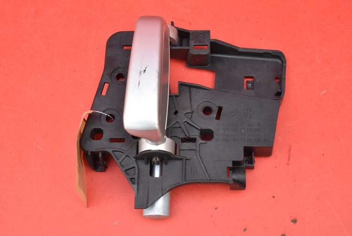 фото №1, Ручка внутренняя правая зад серебряная 9682100677 peugeot partner 2 ii 08-12