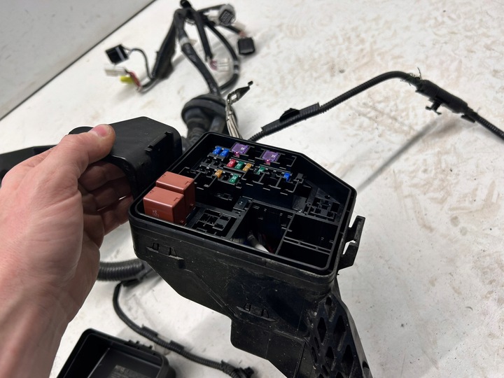 фото №13, Rav4 v гибрид 4x2 жгут установка камеры двигателя полный led