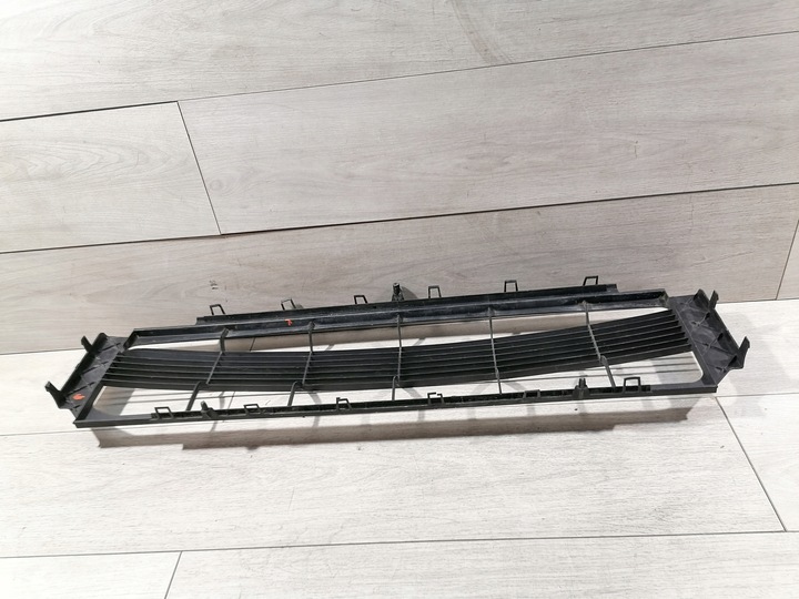 фото №9, Tesla s рестайлинг решётка средняя перед 1058022-00-b