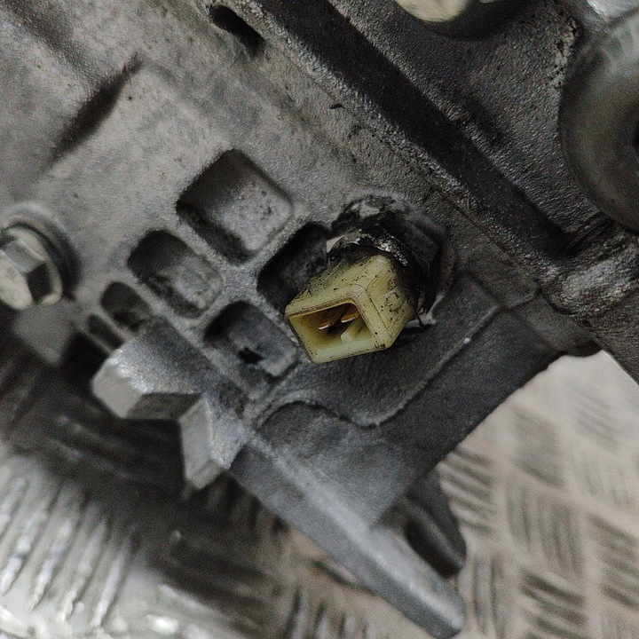 фото №8, Bmw 1 e81 e87 2008 механічна 6-ступенева коробка передач коробки передач