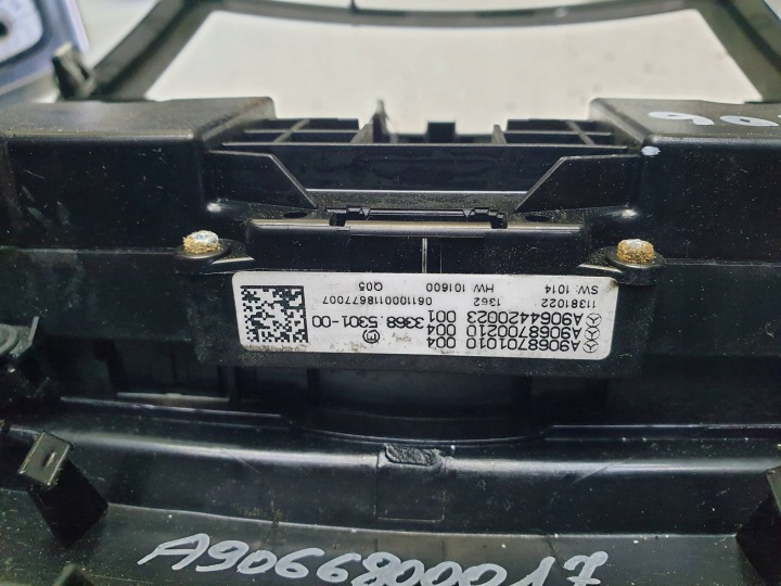 фото №6, Рамка консоли средней mercedes-benz w906 a9066800017