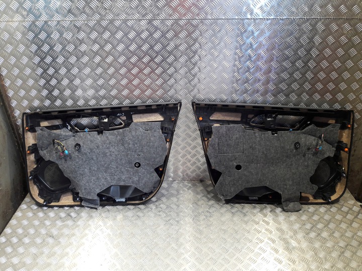 фото №16, Mercedes a w176 amg боковина обивка дверь перед