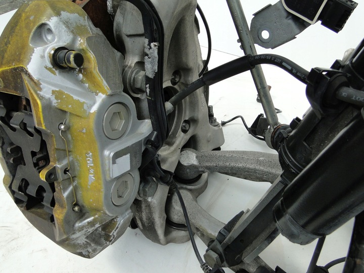 фото №9, Mercedes поворотный кулак передняя левая a2053323700 c класс 205 c43 amg рестайлинг 4mat