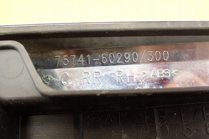 фото №8, Toyota land cruiser 08- молдинг двері права зад 7574160290 7507560140 oem номер