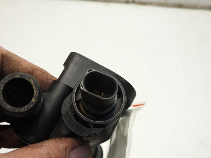 фото №6, Корпус термостата vw passat b6 2.0 tdi 03l121132q