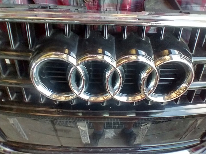 фото №10, Audi q7 s-line 4l бампер перед комплектный pdc распылитель галоген