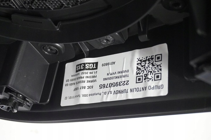 фото №15, Обивка боковина правые переднее audi q3 ii f3 83a 83c867106f