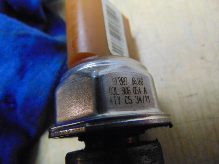 фото №8, Паливна рейка  датчик vw golf vi 1.6 tdi 03l089h 03l906054a