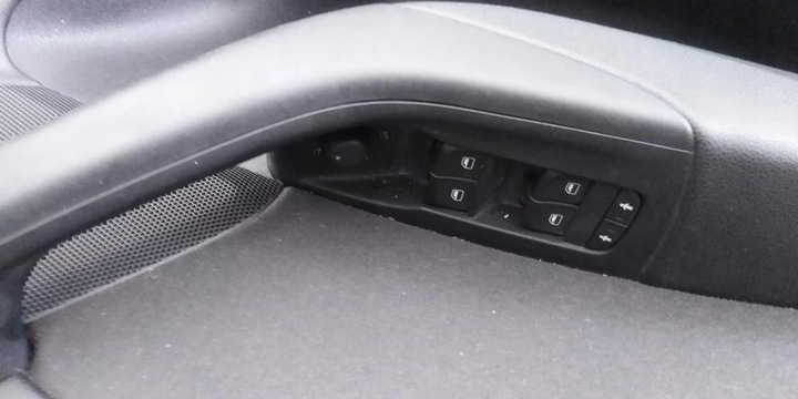 фото №8, Audi q3 8u боковина оббивка двері права перед чорний