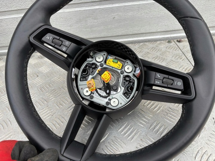 фото №7, Porsche taycan 4s руль мультифункция 9j1419091ab
