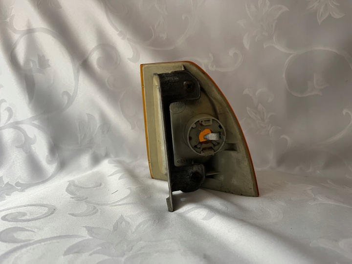 фото №5, Поворотник поворотник праве audi 100 76-82 hella