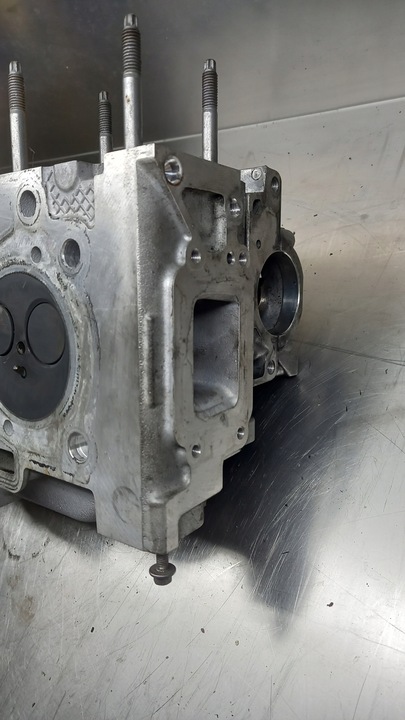 фото №15, Головка двигателя 9684487210 volvo citroen peugeot 1.6 hdi