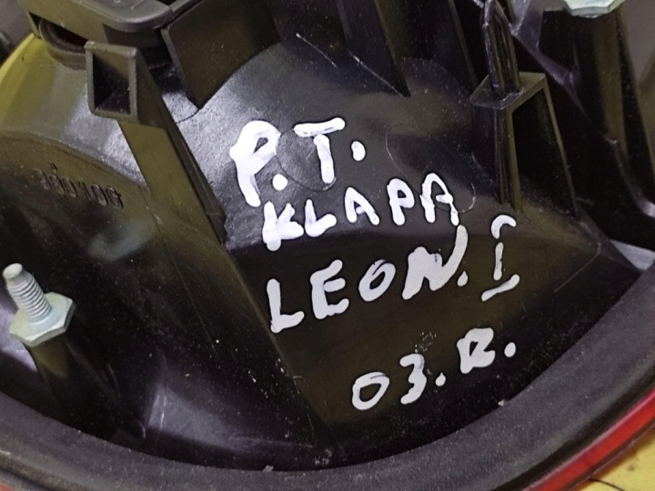 фото №11, Seat leon i фара права зад w кришка багажника 1m6945092b