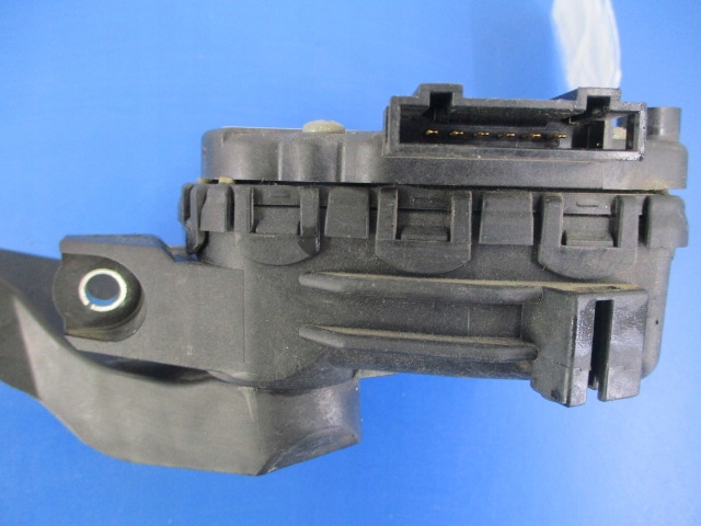 фото №4, Audi a4 b5 рестайлинг потенциометр газа 8d1721523f 6pin