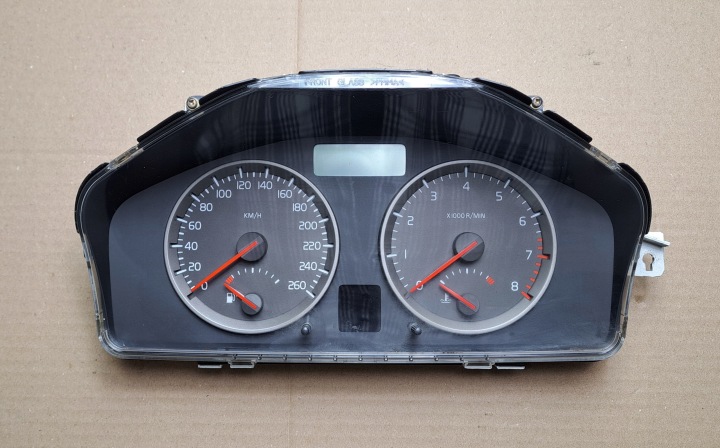 фото №8, Volvo v50 04-07 панель приборов 30669182