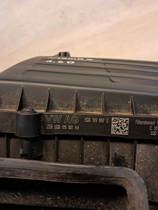 фото №6, Корпус фильтра воздуха skoda octavia iii 1.6 tdi 5q0129607s