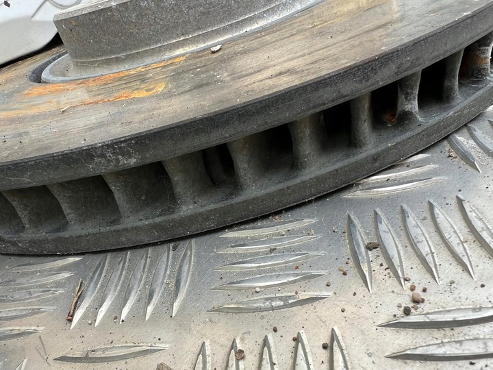 фото №8, Porsche taycan turbo зажимы диски тормоза пробег 50km! 4x