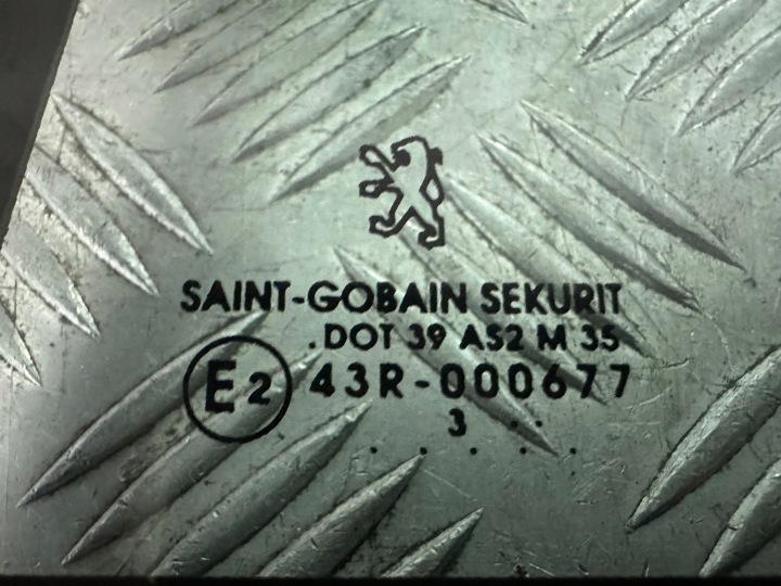 фото №9, Peugeot 607 скло двері ліві зад малий 03r as2 m35