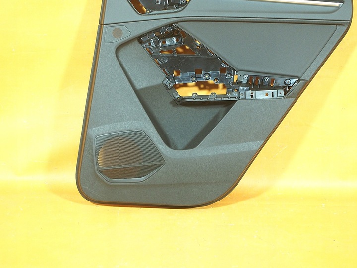 фото №8, Audi q3 83a 22km оббивка боковина двері зад правий ambiente 83a867306