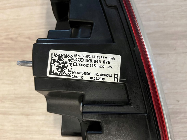 фото №14, Audi a6 c8 4k5 sedan лампа левый правый зад комплект планка