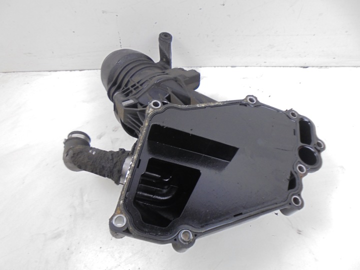 фото №16, Корпус фильтра масла volvo d5, оригинальный номер 30757730