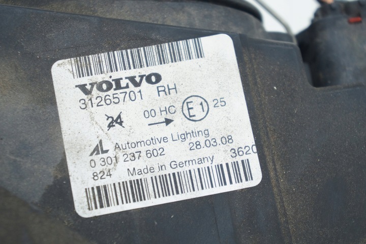 фото №7, Volvo v50 рестайлинг лампа правая перед передняя правый фара 31265701 uk