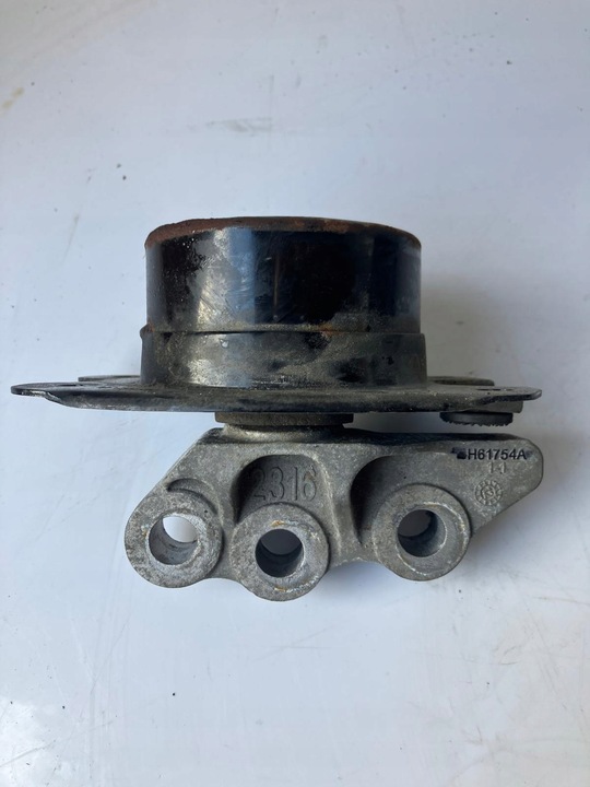 фото №1, Лапи подушка коробки коробки передач captiva 2.2 vcdi h61754a