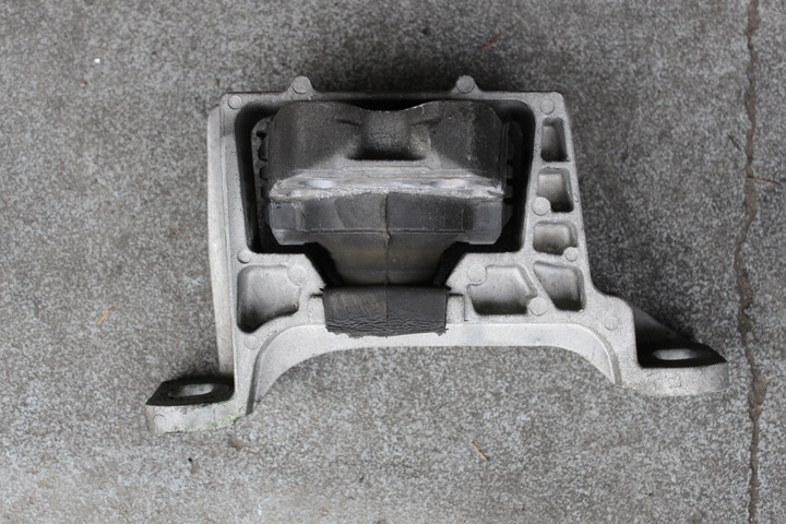 фото №1, Volvo v50 s40 07-12 лапи двигателя подушка 1.6 дизель