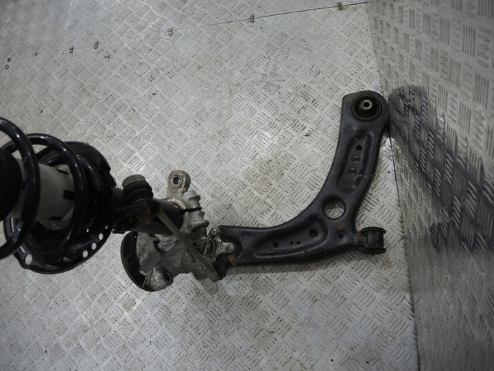 фото №13, Vw golf vii r 2.0 tsi підвішування поворотна опора ліва