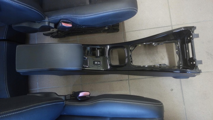 фото №12, Renault megane iii рестайлинг сиденья диван обшивки