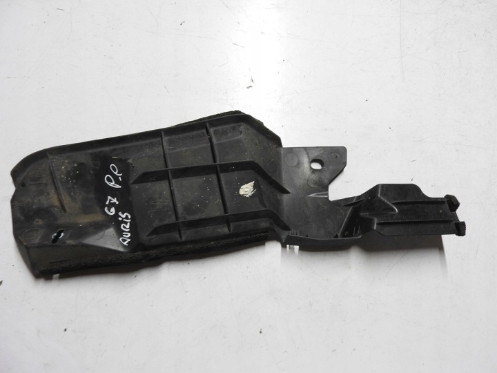 фото №14, Toyota auris i 5d 06-09 защита крыльев правое перед 53825-02020 53825-02030