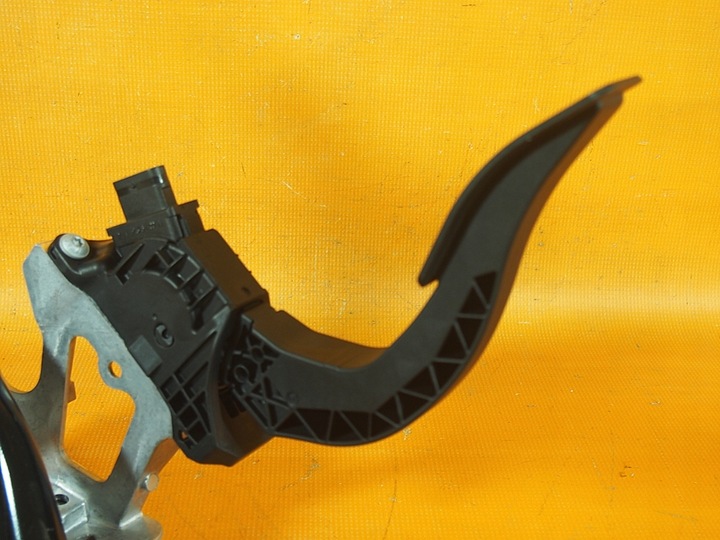 фото №9, Audi a4 8w b9 58km каркас педалі gaz гальмо dsg 8w1723117 / 8w1723523